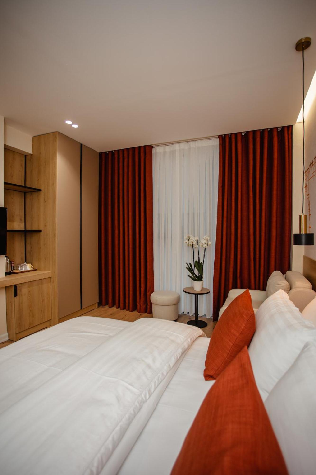 שקודר Oro Inn Hotel מראה חיצוני תמונה
